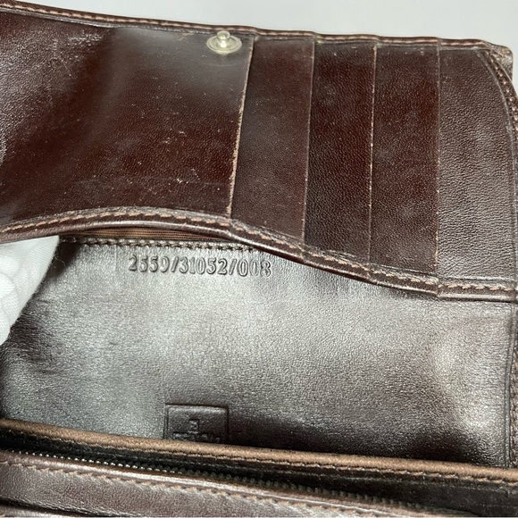 SOLD Vintage Fendi Wallet - Picture 10 of 13